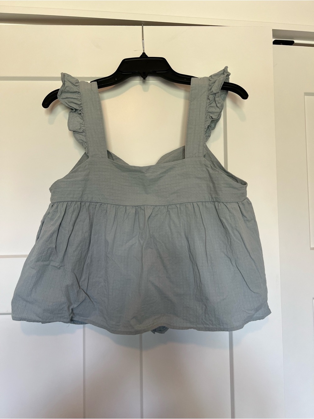 Light Blue Ruffle Strap Button-Front Crop Top - Picture 2 of 7